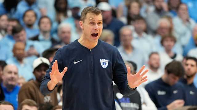 Duke basketball head coach Jon Scheyer